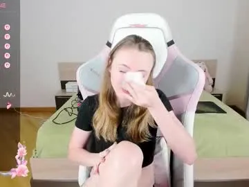 adelina_cowell Image 10