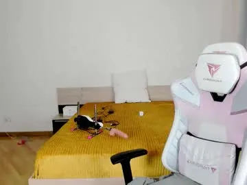 adelina_cowell Image 12