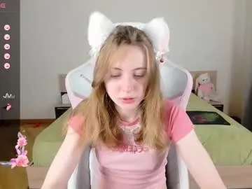 adelina_cowell Image 3