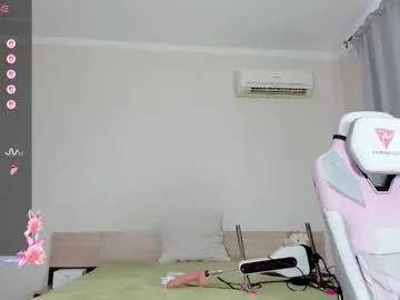 adelina_cowell Image 6