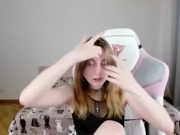 adelina_cowell Image 7