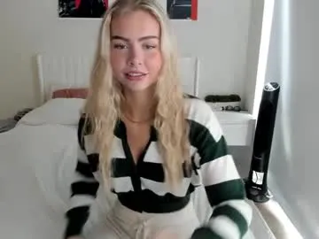 ariah_is_blonde Image 16