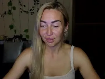 ay_kiss_jully Image 2