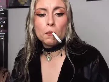 brianna_smoke Image 4