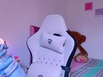 brunetteadams001 Image 3