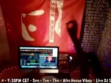 frenchkissdjfk Image 4