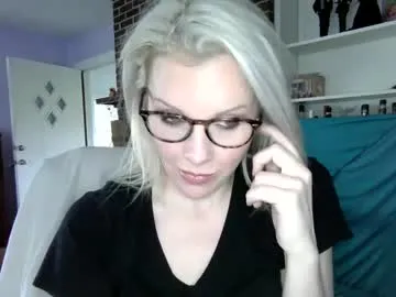 holly_bourbon's Thumb Image