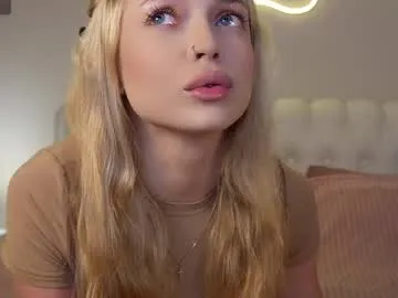 kelly_peachpiee's Thumb Image