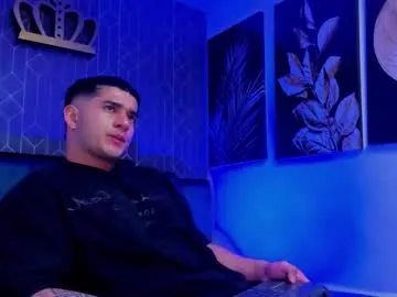 king_falconer Image 8