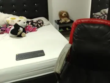 kylie_switch Image 14