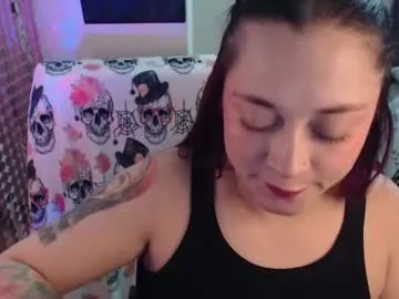 mia_adams_red Image 14