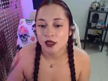 mia_adams_red Image 4