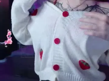 naugghtynikki Image 2