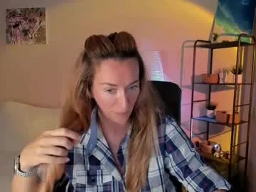 save_the_qween Image 14