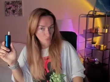 save_the_qween Image 16