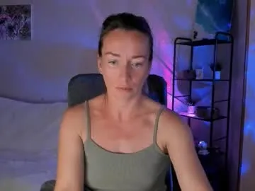 save_the_qween Image 7