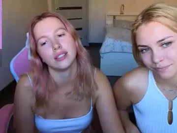 stefany_and_bettany Image 10