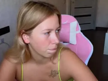 stefany_and_bettany Image 13