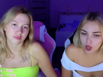 stefany_and_bettany Image 19