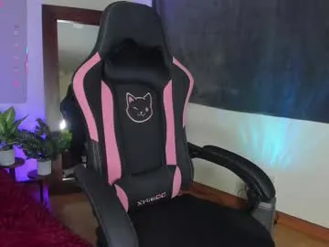 xemily_hardy Image 15