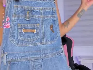 xemily_hardy Image 2