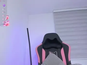 xemily_hardy Image 3